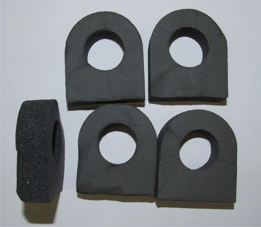 Fünf schwarze Dichtungsstücke aus Schaumstoff für Kondensatanschlüsse, geeignet für Anwendungen wie bei Remeha-Produkten.